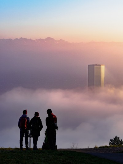 (4) Prime Tower Zürich über dem Nebel